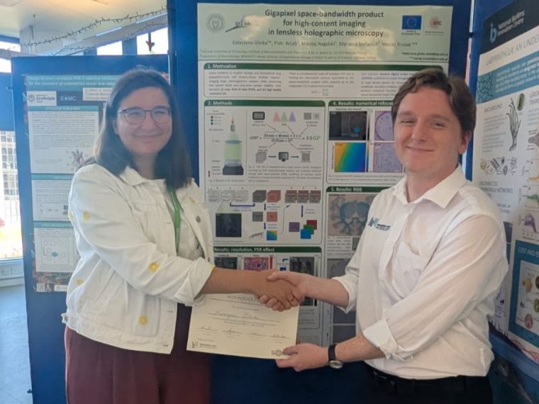 Kasia receiving the best poster prize