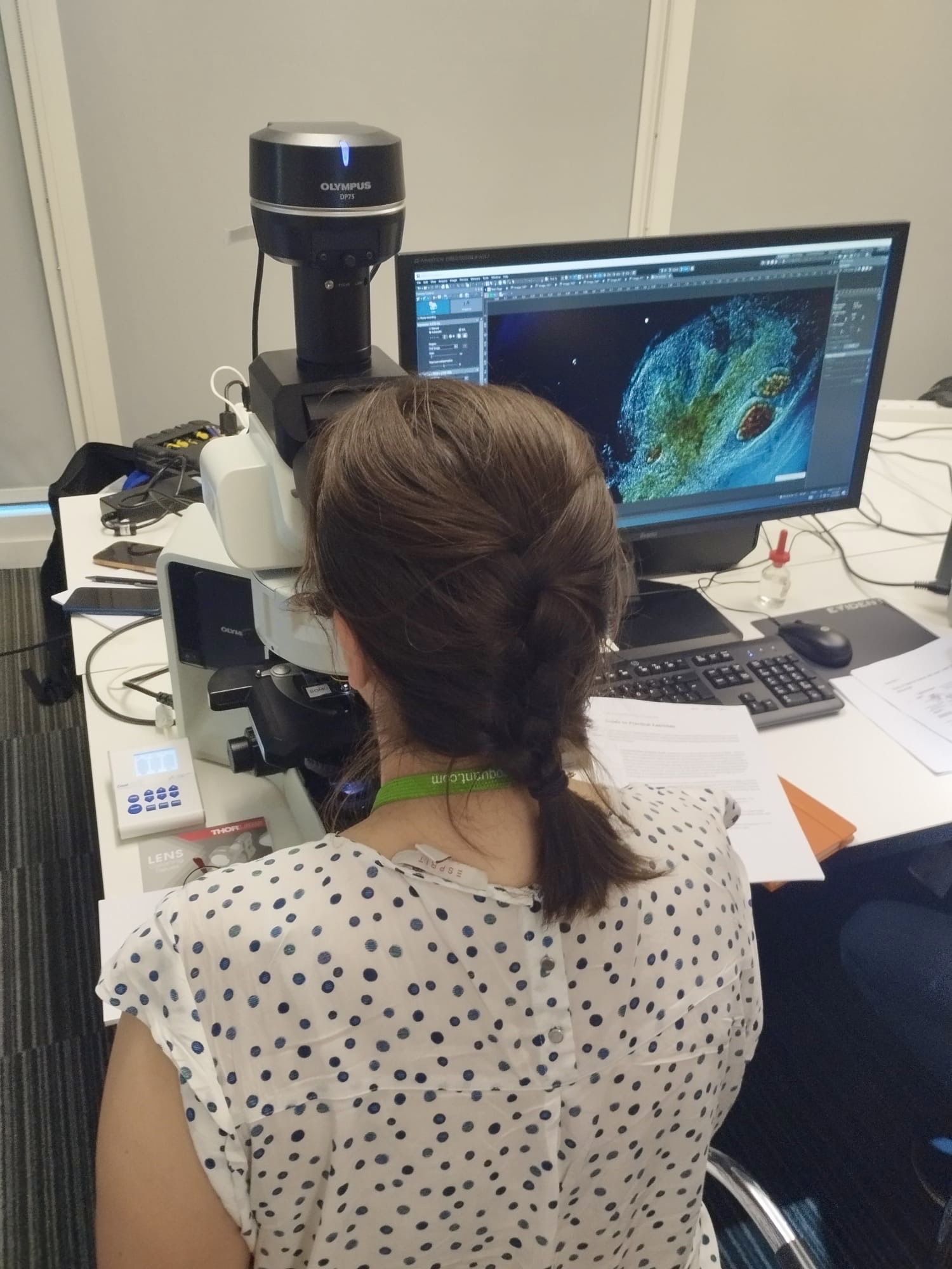 Kasia at the microscope